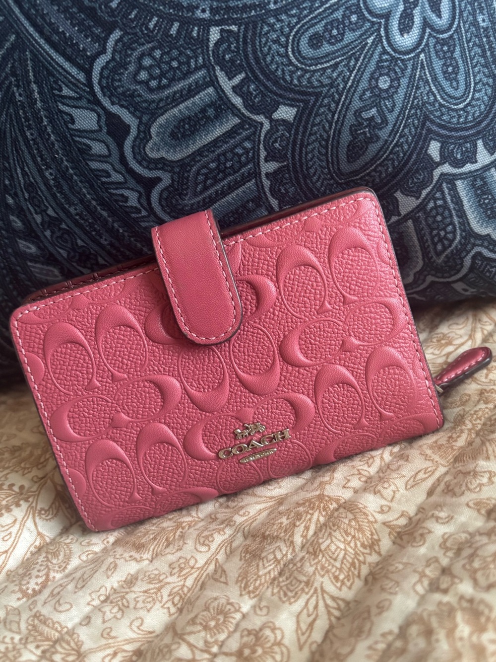 Coach Medium Corner Zip Wallet Debossed Signature Strawberry Pink/Mauve